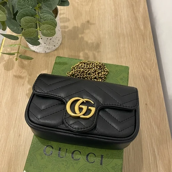 Black Quilted Gucci Bag with Gold Chain - Picture 2 of 11